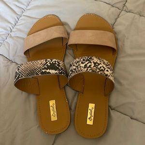 Sandals size 10